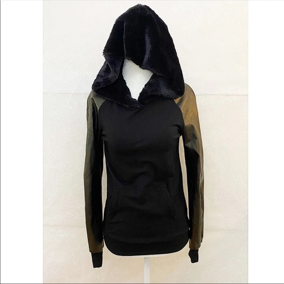 L’AGENCE FAUX LEATHER SLEEVE HOODIE - Picture 5 of 13